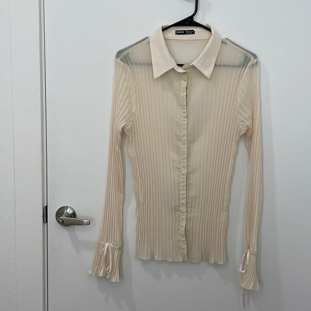 Pleated mesh split cuff blouse